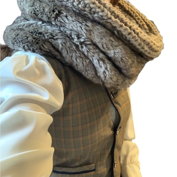 Bundle of 4 items Knit Scarf, leather gloves, hat and bag. - Picture 10 of 12